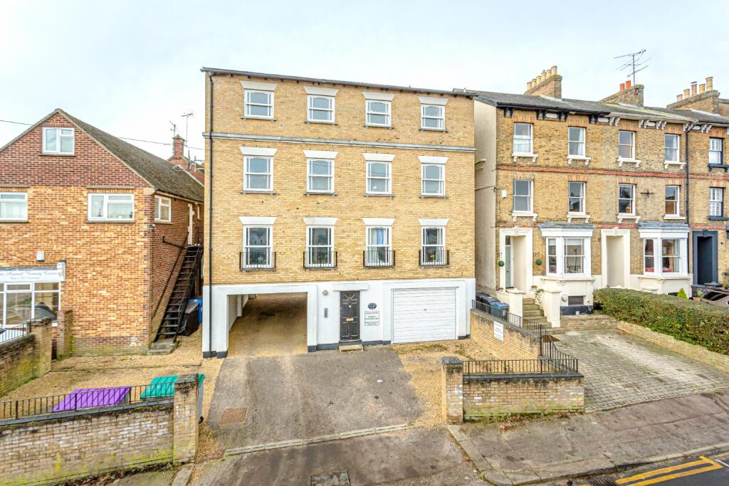 2 bed Apartment for rent in Bishop's Stortford. From Russell Property - Bishop's Stortford 2 bed Apartment for rent in Bishop's Stortford. From Russell Property - Bishop's Stortford