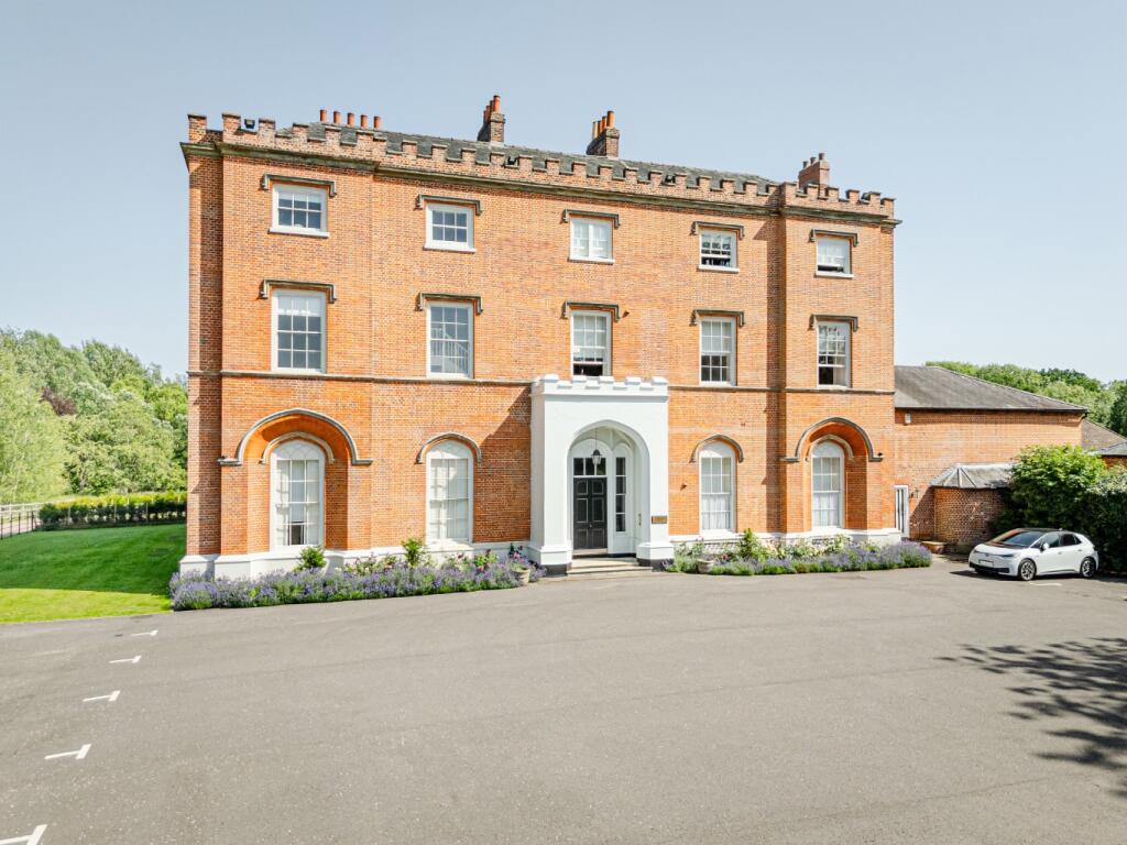 3 bed 1st Floor Flat for rent in Sawbridgeworth. From Russell Property - Bishop's Stortford