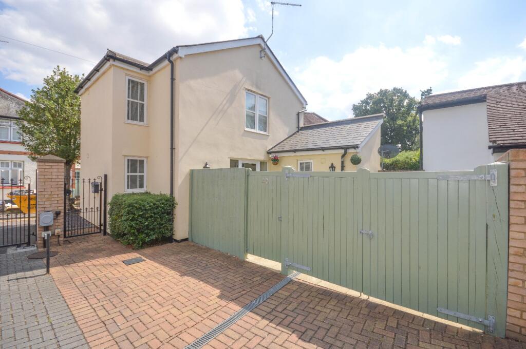 2 bed Detached for rent in Bishop's Stortford. From Russell Property - Bishop's Stortford 2 bed Detached for rent in Bishop's Stortford. From Russell Property - Bishop's Stortford