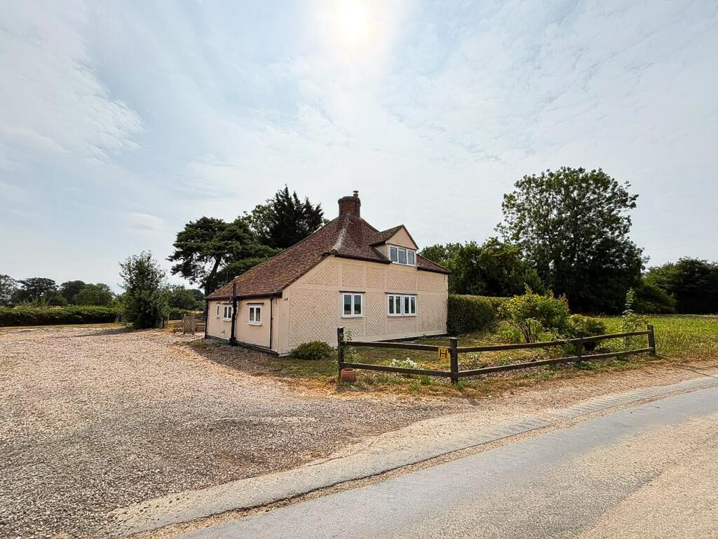 3 bed Cottage for rent in Farnham. From Russell Property - Bishop's Stortford 3 bed Cottage for rent in Farnham. From Russell Property - Bishop's Stortford