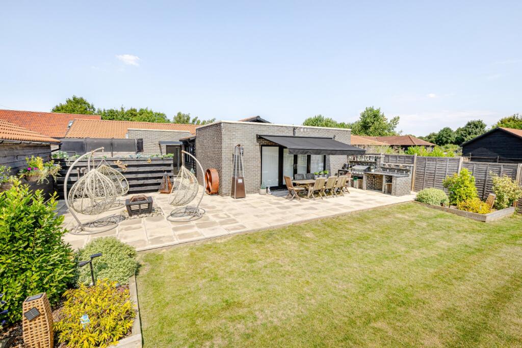 3 bed Bungalow for rent in Stansted Mountfitchet. From Russell Property - Bishop's Stortford 3 bed Bungalow for rent in Stansted Mountfitchet. From Russell Property - Bishop's Stortford