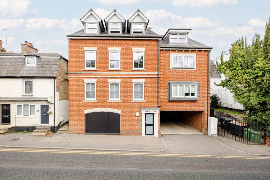 2 bed 1st Floor Flat for rent in Stansted Mountfitchet. From Russell Property - Bishop's Stortford 2 bed 1st Floor Flat for rent in Stansted Mountfitchet. From Russell Property - Bishop's Stortford