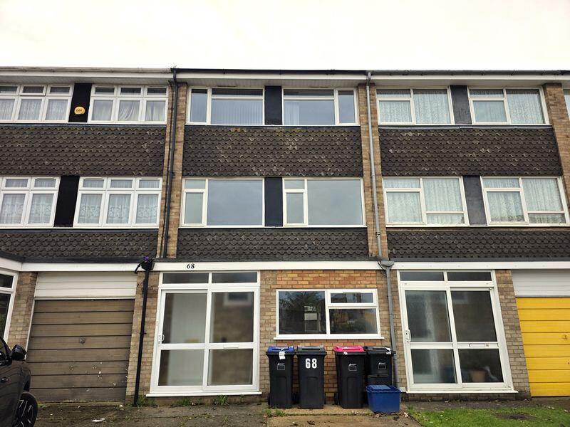 4 bed Town House for rent in Southend-on-Sea. From Crowstone Estates - Westcliff-On-Sea