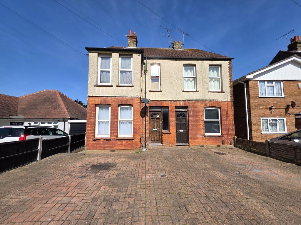 1 bed 1st Floor Flat for rent in Southend-on-Sea. From Crowstone Estates - Westcliff-On-Sea