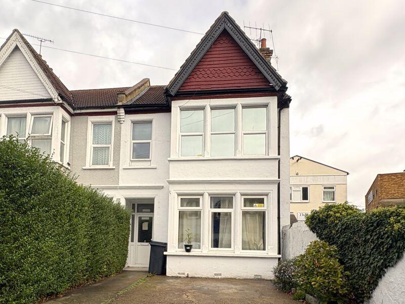 0 bed Studio for rent in Southend-on-Sea. From Crowstone Estates - Westcliff-On-Sea
