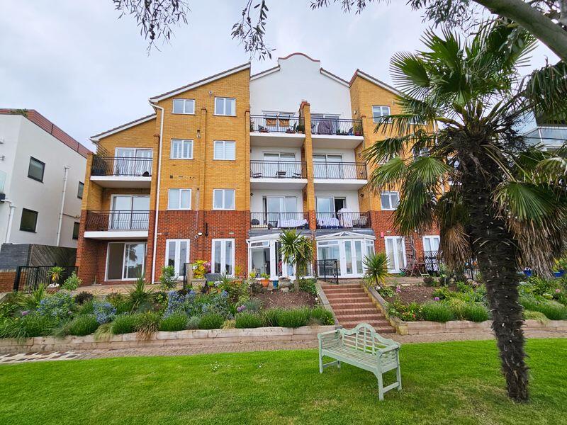 2 bed 1st Floor Flat for rent in Southend-on-Sea. From Crowstone Estates - Westcliff-On-Sea