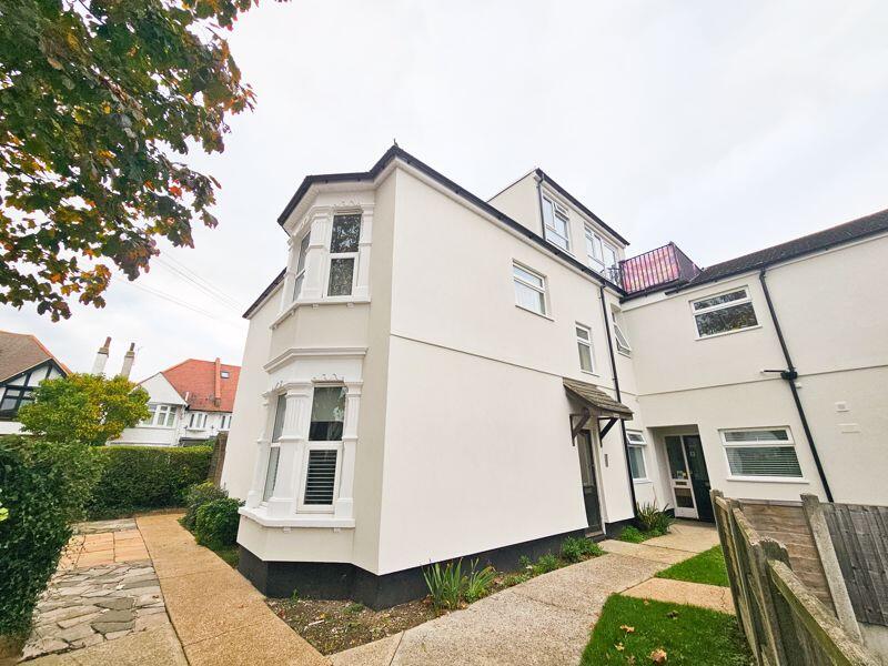 1 bed 1st Floor Flat for rent in Southend-on-Sea. From Crowstone Estates - Westcliff-On-Sea