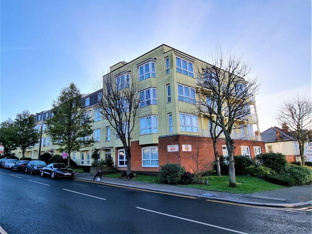 1 bed 1st Floor Flat for rent in Southend-on-Sea. From Crowstone Estates - Westcliff-On-Sea