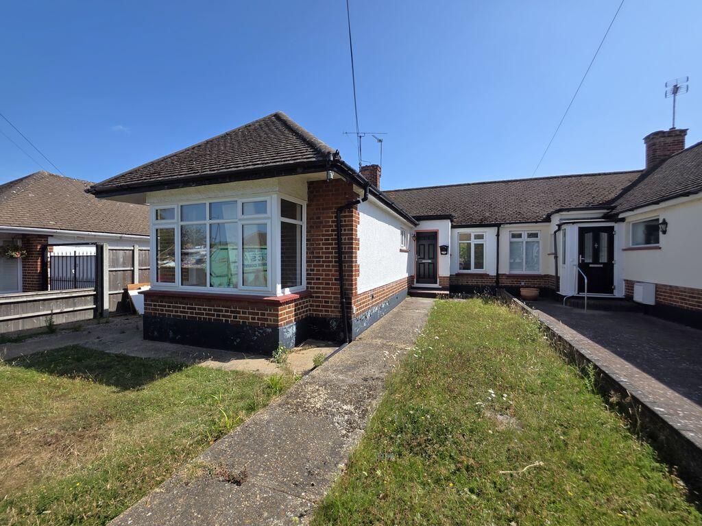 2 bed Bungalow for rent in Daws Heath. From Crowstone Estates - Westcliff-On-Sea