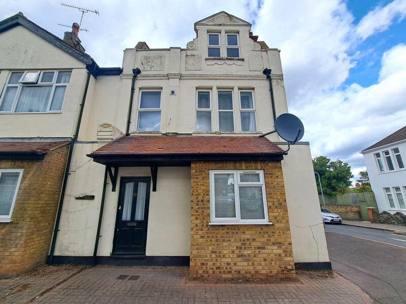 2 bed 1st Floor Flat for rent in Southend-on-Sea. From Crowstone Estates - Westcliff-On-Sea