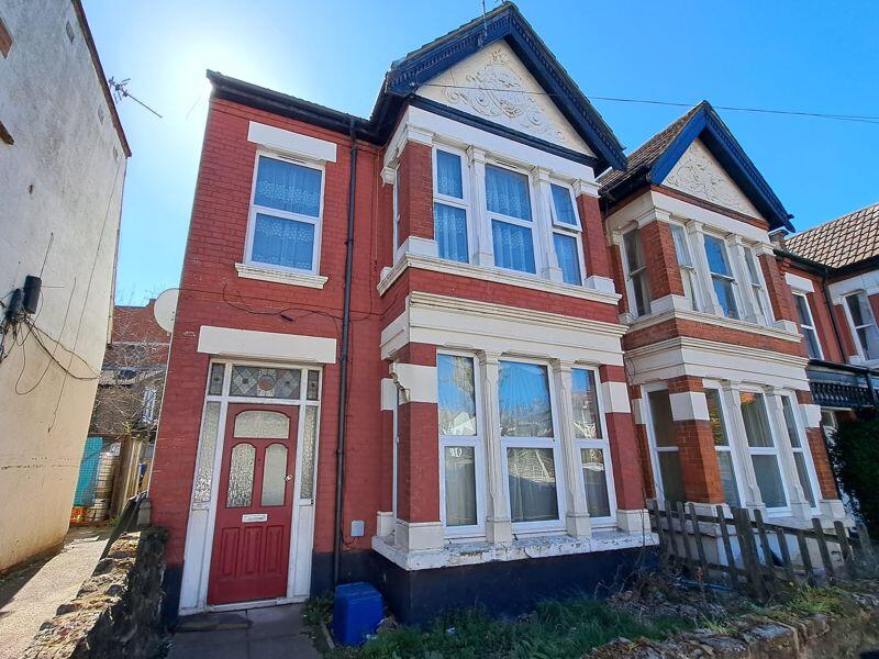 3 bed 1st Floor Flat for rent in Southend-on-Sea. From Crowstone Estates - Westcliff-On-Sea