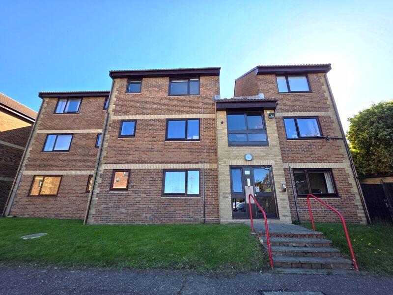 1 bed House (unspecified) for rent in Southend-on-Sea. From Crowstone Estates - Westcliff-On-Sea 1 bed House (unspecified) for rent in Southend-on-Sea. From Crowstone Estates - Westcliff-On-Sea