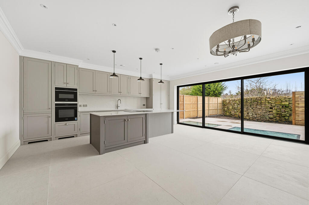 5 bed Detached for rent in New Malden. From Winchester White - Wimbledon 5 bed Detached for rent in New Malden. From Winchester White - Wimbledon