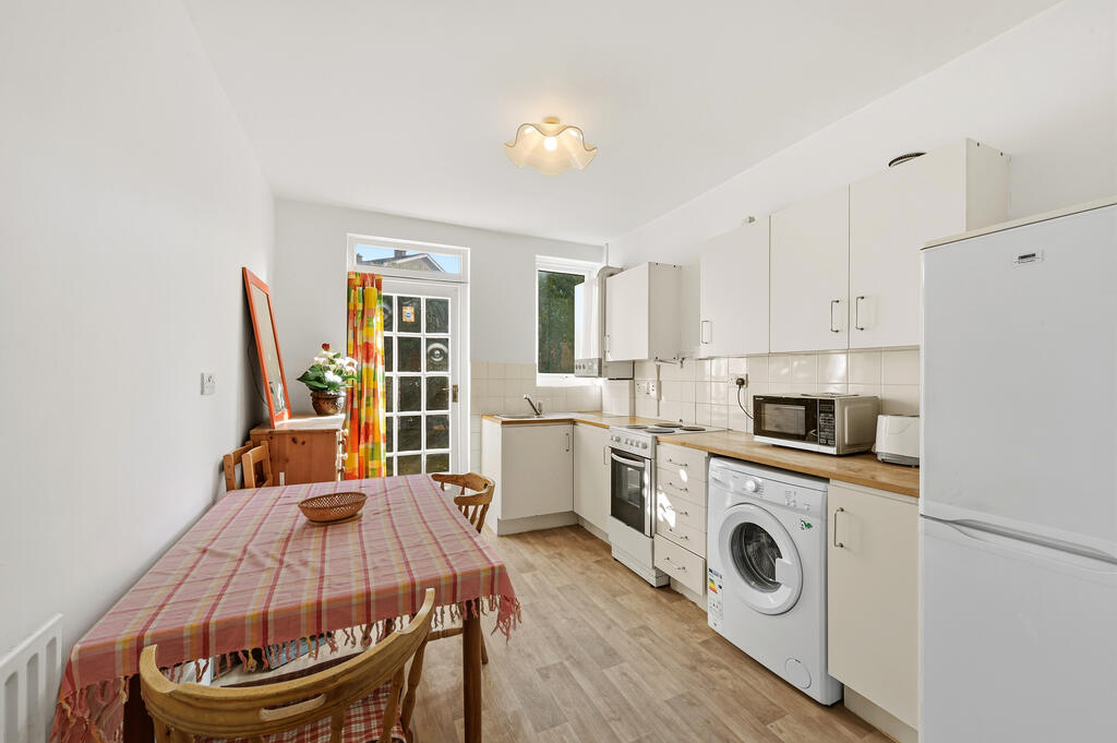 3 bed Detached for rent in Wandsworth. From Winchester White - Wimbledon 3 bed Detached for rent in Wandsworth. From Winchester White - Wimbledon