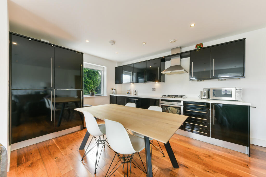 2 bed 1st Floor Flat for rent in Merton. From Winchester White - Wimbledon