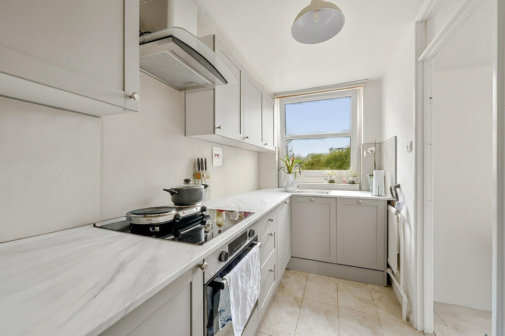 2 bed 1st Floor Flat for rent in Kingston upon Thames. From Winchester White - Wimbledon