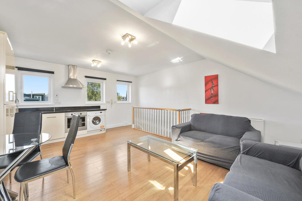 3 bed Annexe for rent in Wimbledon. From Winchester White - Wimbledon