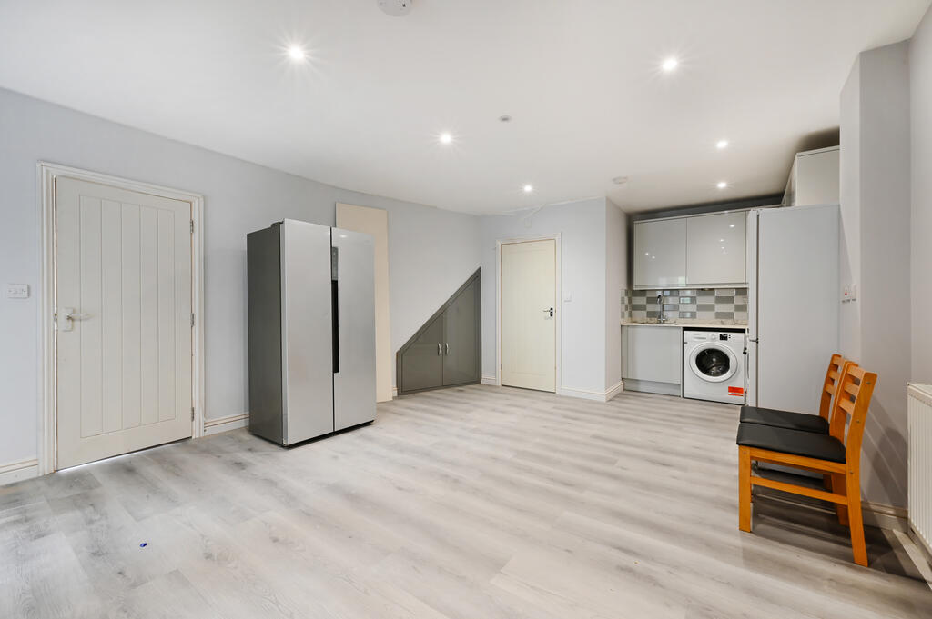 2 bed 1st Floor Flat for rent in Wimbledon. From Winchester White - Wimbledon