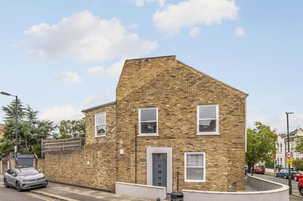 4 bed 1st Floor Flat for rent in Wimbledon. From Winchester White - Wimbledon