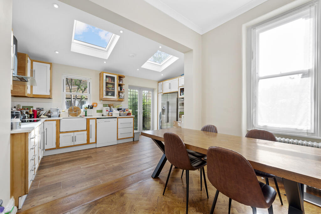 4 bed Detached for rent in Wimbledon. From Winchester White - Wimbledon 4 bed Detached for rent in Wimbledon. From Winchester White - Wimbledon
