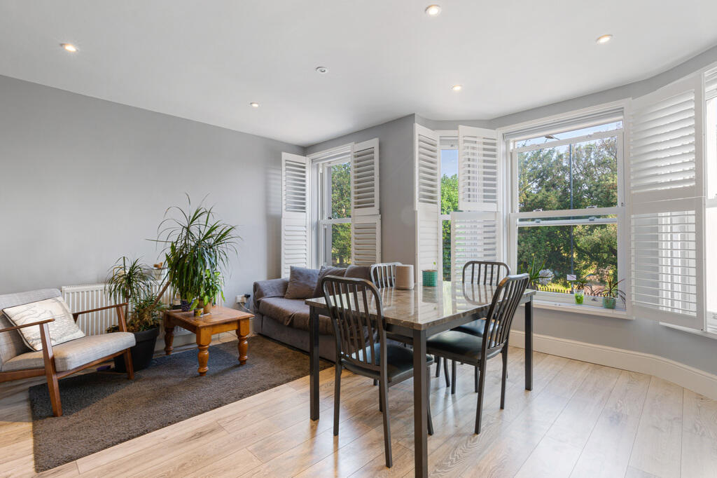 4 bed 1st Floor Flat for rent in Wimbledon. From Winchester White - Wimbledon