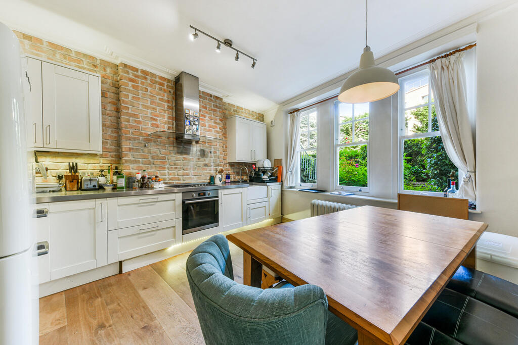 3 bed 1st Floor Flat for rent in Putney. From Winchester White - Wimbledon