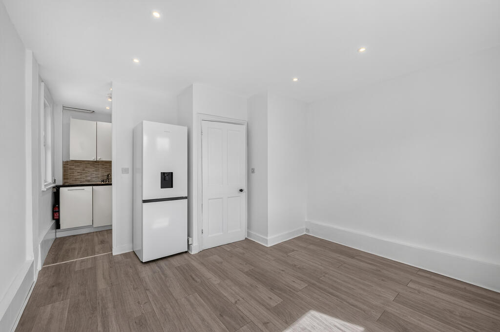 4 bed Studio for rent in Wimbledon. From Winchester White - Wimbledon