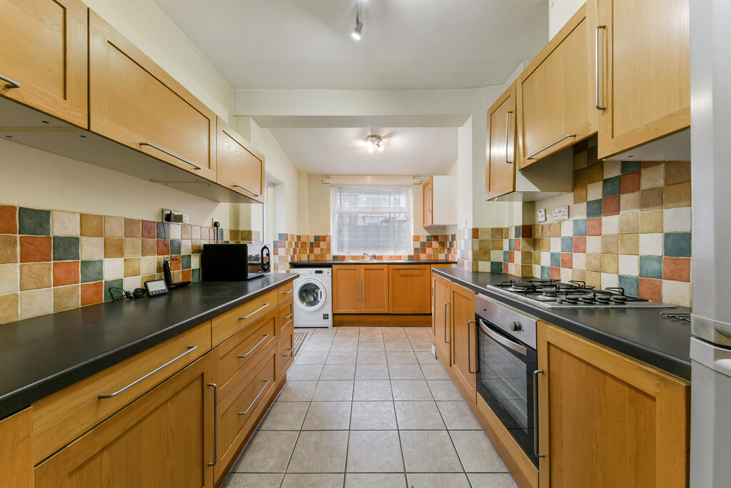 4 bed Detached for rent in Mitcham. From Winchester White - Wimbledon 4 bed Detached for rent in Mitcham. From Winchester White - Wimbledon