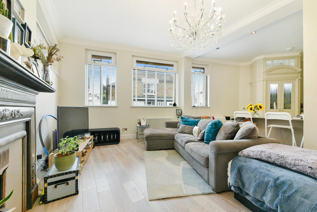 1 bed 1st Floor Flat for rent in Hampton. From Winchester White - Wimbledon