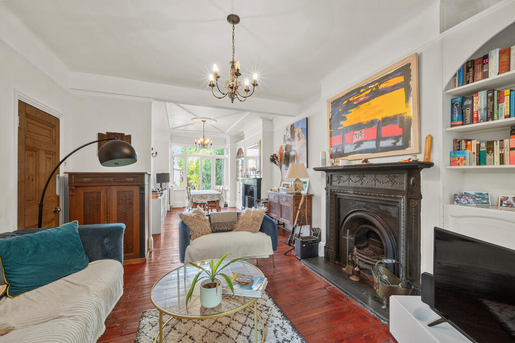 4 bed Detached for rent in Wandsworth. From Winchester White - Wimbledon 4 bed Detached for rent in Wandsworth. From Winchester White - Wimbledon