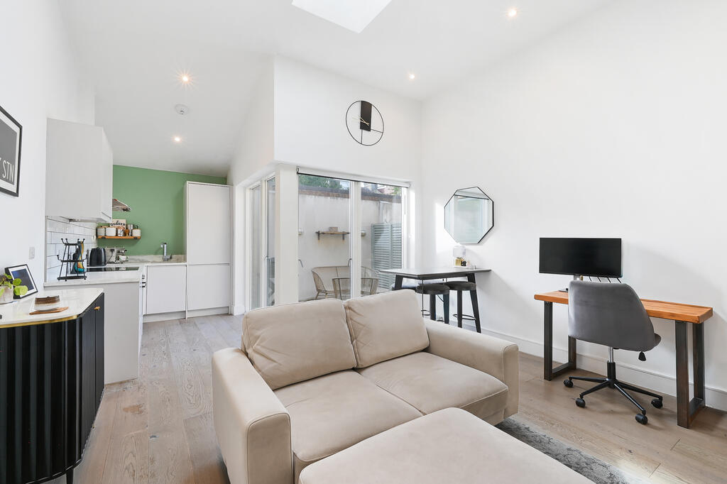 1 bed 1st Floor Flat for rent in New Malden. From Winchester White - Wimbledon