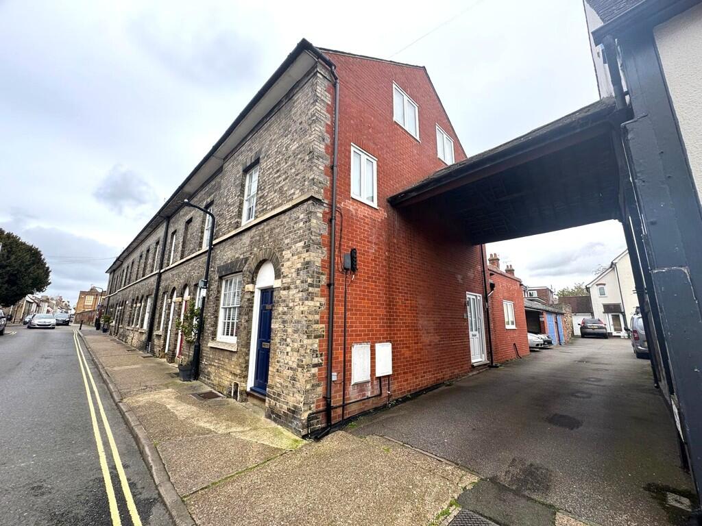 3 bed End of Terrace for rent in Bury St Edmunds. From Tennens Properties Ltd - Bury St. Edmunds 3 bed End of Terrace for rent in Bury St Edmunds. From Tennens Properties Ltd - Bury St. Edmunds