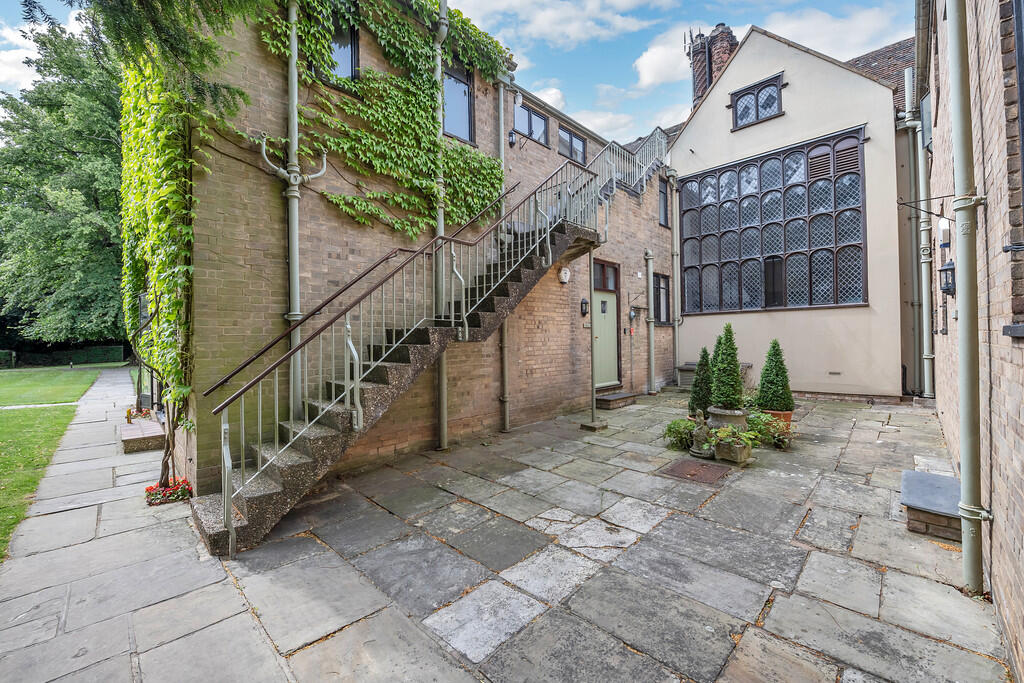 3 bed 1st Floor Flat for rent in Hengrave. From Tennens Properties Ltd - Bury St. Edmunds