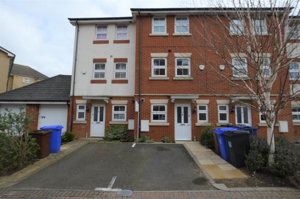 4 bed Mid Terraced House for rent in Bury St Edmunds. From Tennens Properties Ltd - Bury St. Edmunds