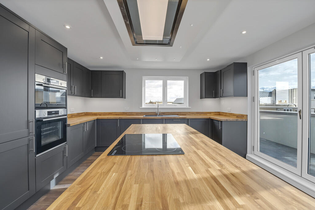 2 bed Penthouse for rent in Bury St Edmunds. From Tennens Properties Ltd - Bury St. Edmunds