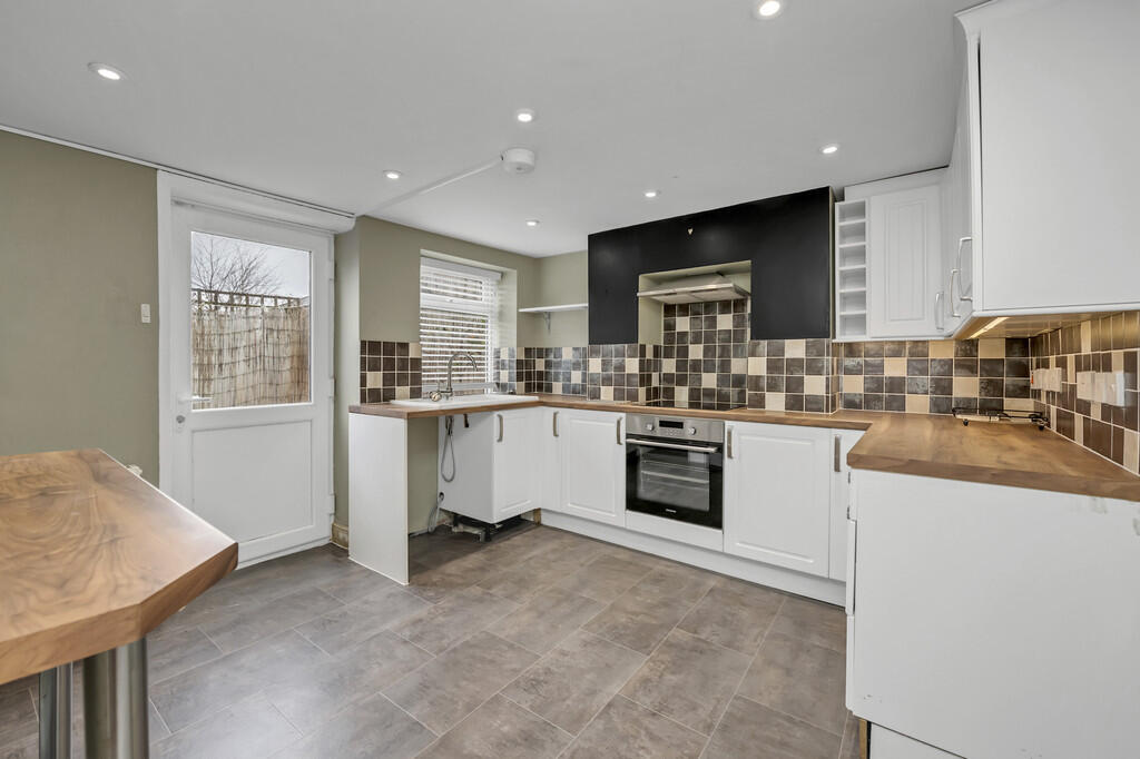 3 bed End of Terrace for rent in Bury St Edmunds. From Tennens Properties Ltd - Bury St. Edmunds 3 bed End of Terrace for rent in Bury St Edmunds. From Tennens Properties Ltd - Bury St. Edmunds