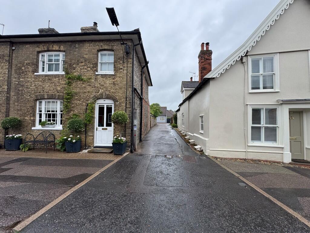 3 bed Semi-detached bungalow for rent in Lavenham. From Tennens Properties Ltd - Bury St. Edmunds