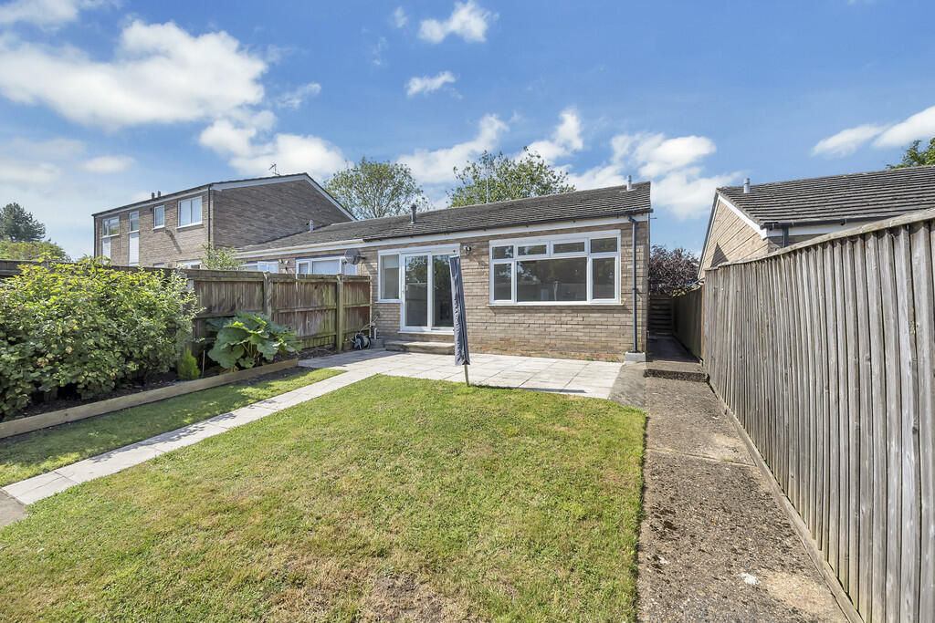 2 bed Semi-detached bungalow for rent in Bury St Edmunds. From Tennens Properties Ltd - Bury St. Edmunds