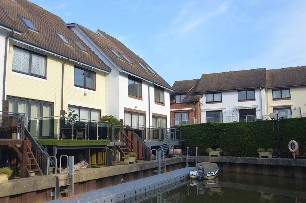 3 bed Town House for rent in Winkton. From Denisons Estate Agents - Christchurch 3 bed Town House for rent in Winkton. From Denisons Estate Agents - Christchurch