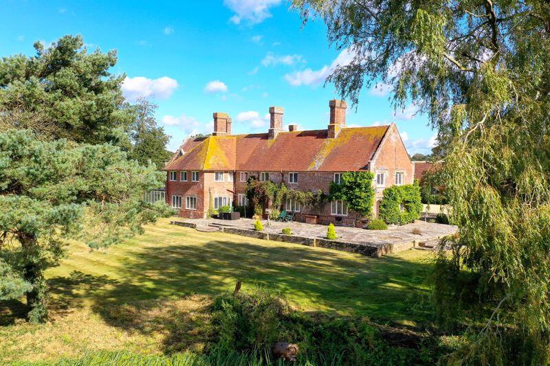 5 bed Farm House for rent in Avon. From Denisons Estate Agents - Christchurch