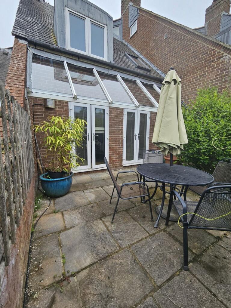 3 bed Mews for rent in Lymington. From Denisons Estate Agents - Christchurch