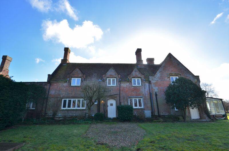 3 bed Semi Detached for rent in Avon. From Denisons Estate Agents - Christchurch 3 bed Semi Detached for rent in Avon. From Denisons Estate Agents - Christchurch