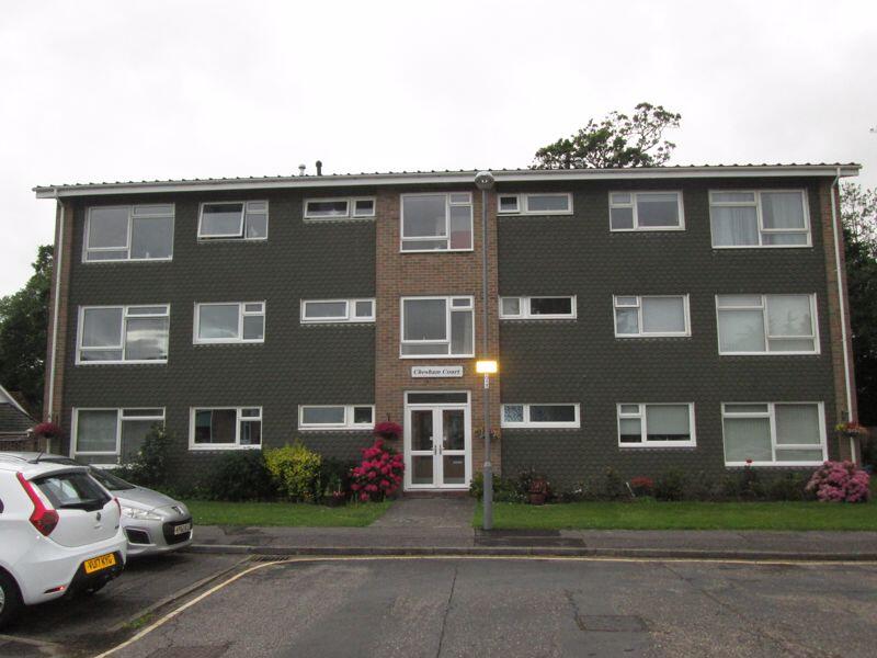 3 bed 1st Floor Flat for rent in Hinton. From Denisons Estate Agents - Christchurch