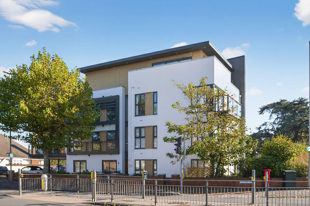 2 bed 1st Floor Flat for rent in Winkton. From Denisons Estate Agents - Christchurch