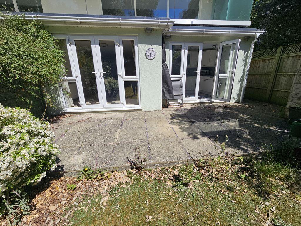 3 bed 1st Floor Flat for rent in Hinton. From Denisons Estate Agents - Christchurch 3 bed 1st Floor Flat for rent in Hinton. From Denisons Estate Agents - Christchurch