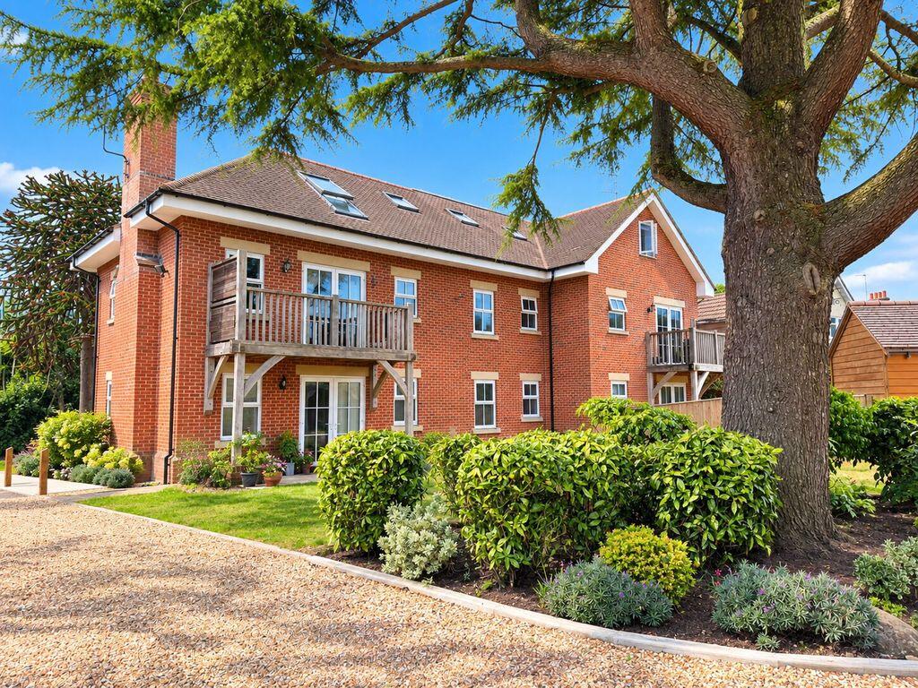 2 bed 1st Floor Flat for rent in Hangersley. From Denisons Estate Agents - Christchurch