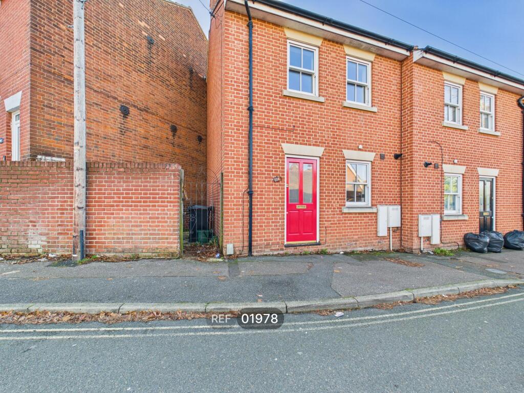 2 bed Mid Terraced House for rent in Colchester. From Gallant Richardson - Colchester