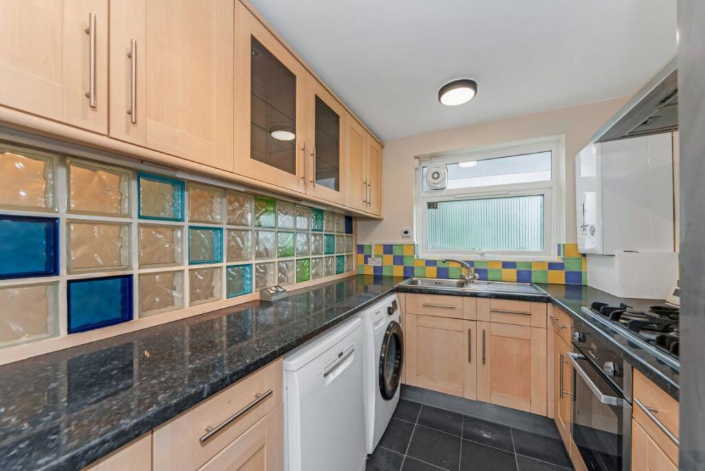4 bed 1st Floor Flat for rent in Penge. From Burnet Ware - Herne Hill 4 bed 1st Floor Flat for rent in Penge. From Burnet Ware - Herne Hill