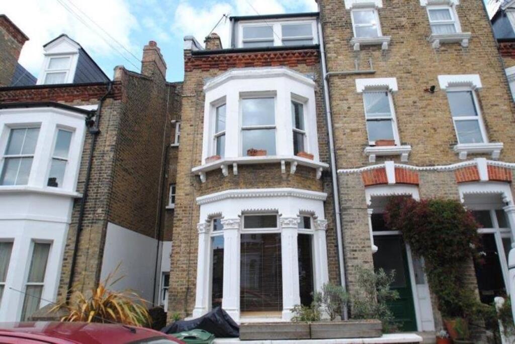 4 bed Studio for rent in Clapham. From Burnet Ware - Herne Hill