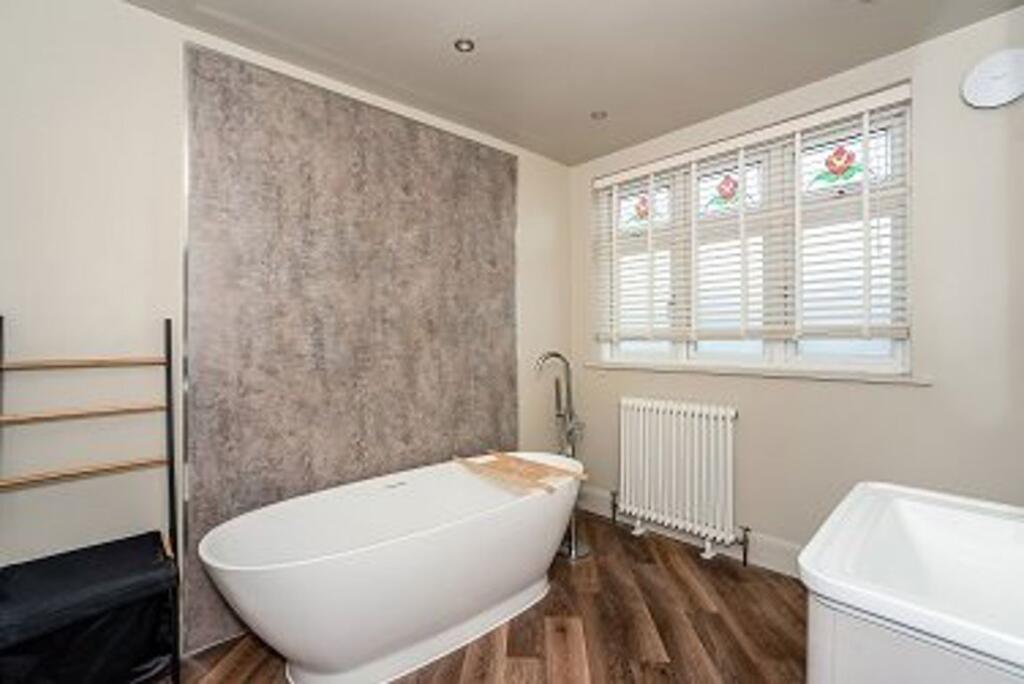 4 bed Detached for rent in Camberwell. From Burnet Ware - Herne Hill